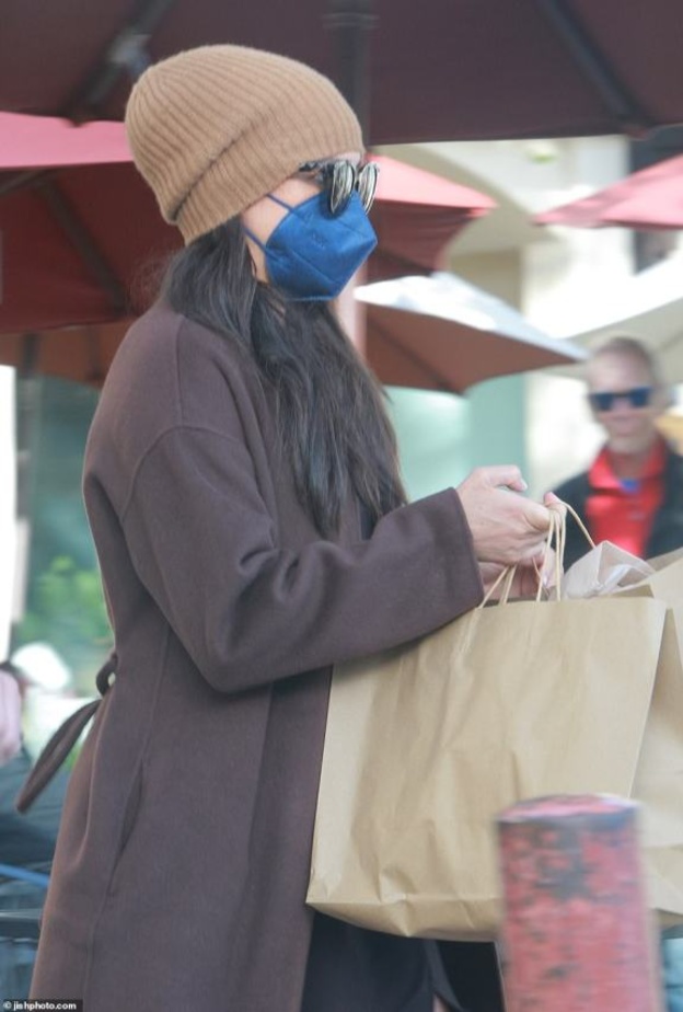 شاهدوا أحدث ظهور لميغان في رحلة تسوق جديدة