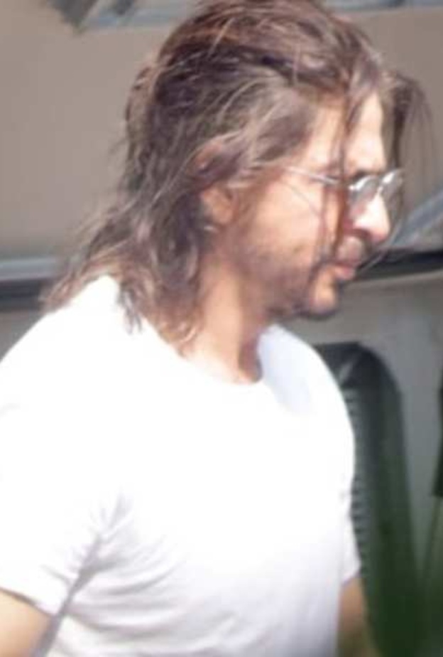 شاهد أحدث صور شاروخان في موقع التصوير