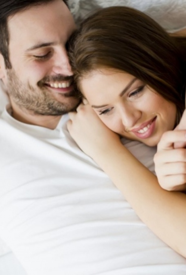 9 أمور تزيد من تعلق الزوج بزوجته