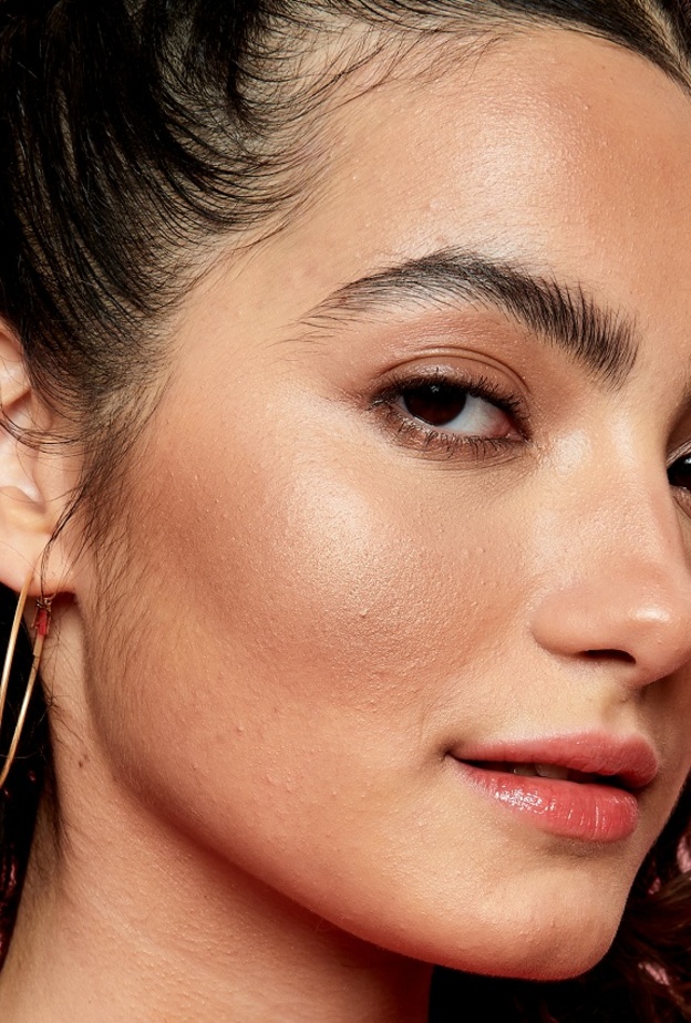 ماكياجك اليومي بتورد طبيعي من Benefit Cosmetics