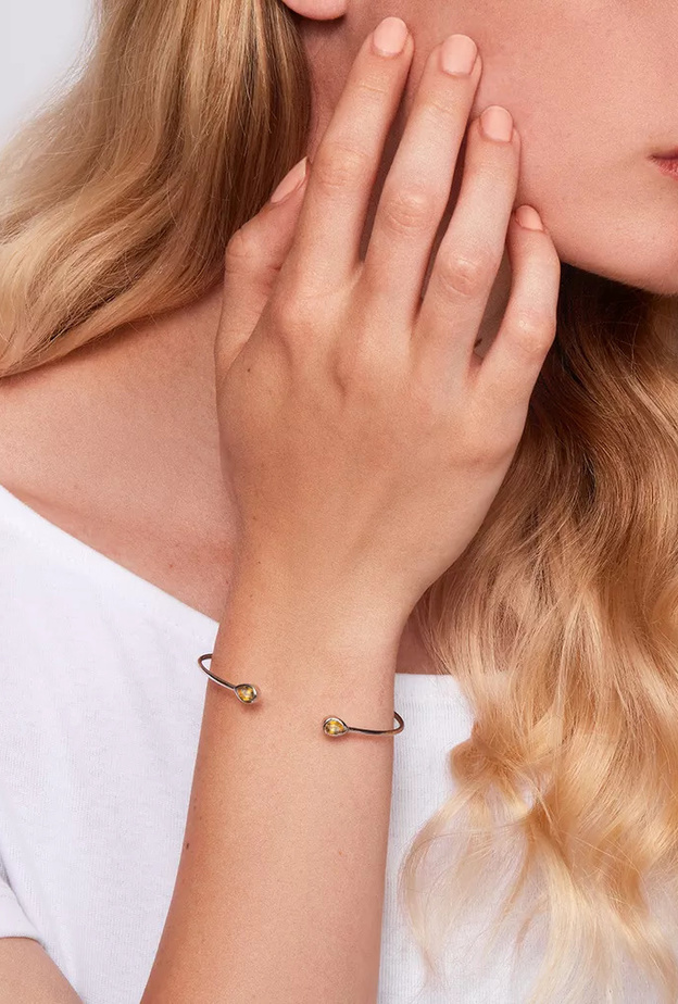 أروع تصاميم المجوهرات المرصعة بالأصناف المختلفة من الكوارتز