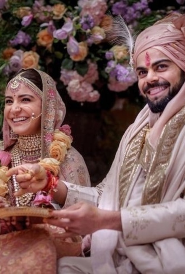 أنوشكا شارما تحتفل بالذكرى السنوية لزواجها من فيرات كولي