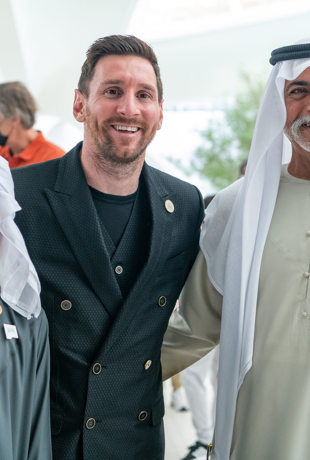 ليونيل ميسي يزور جناح الإمارات في إكسبو 2020 دبي
