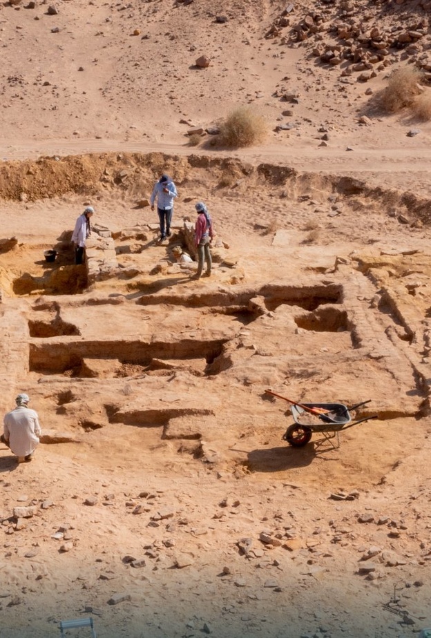هيئة التراث السعودية تعلن اكتشافات جديدة ضمن أعمال التنقيب في موقع "قريّة" بتبوك