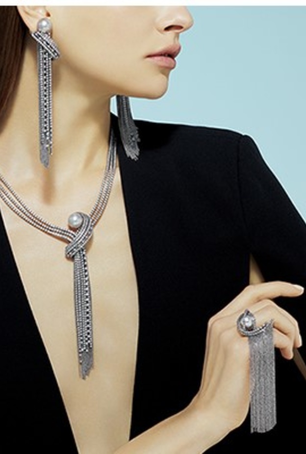 أبرز قطع مجوهرات بتصميم الشرابات موضة شتاء 2022