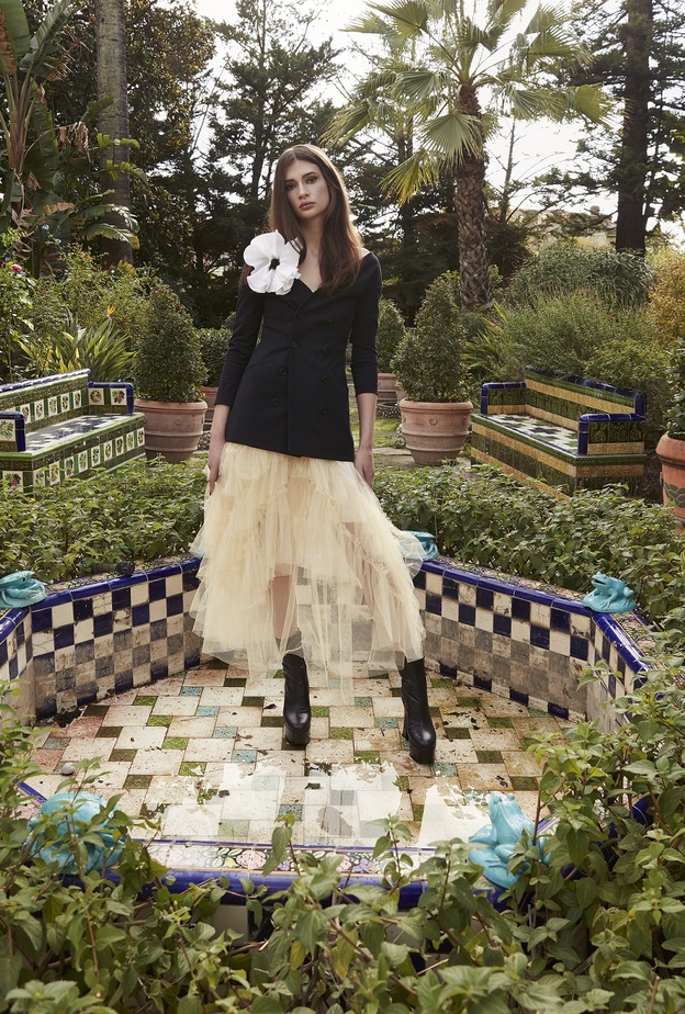 جلسة تصويرية خاصة ب"هي" تحت عنوان FONTANA ROSA