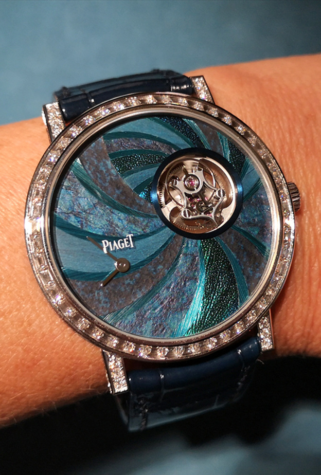 موديلات ساعات نسائية استثنائية مزخرفة بتقنية التطعيم