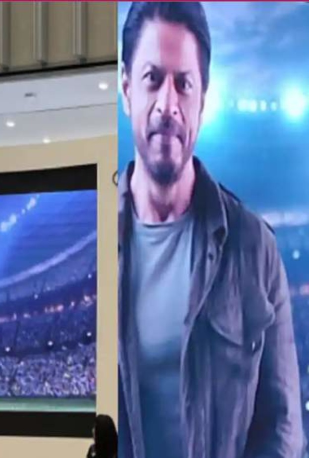 شاروخان يظهر لأول مرة منذ الإفراج عن ابنه الأكبر في فعالية احتفالية