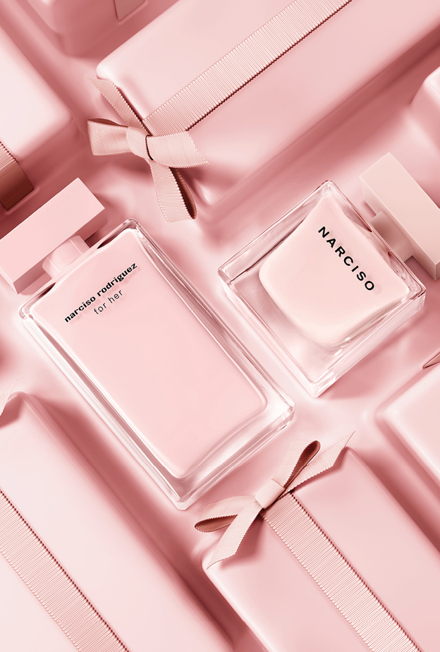 " نارسيسو رودريغيز" narciso rodriguez  يحول احتفالات نهاية العام إلى اللون الوردي