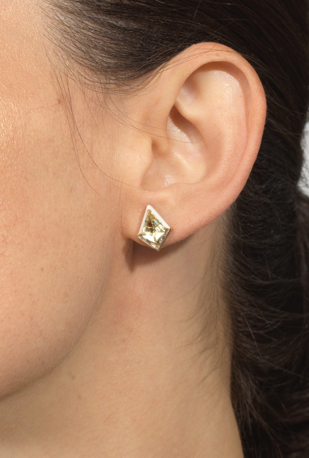 أقراط توباز جذابة لإطلالة يومية ساحرة