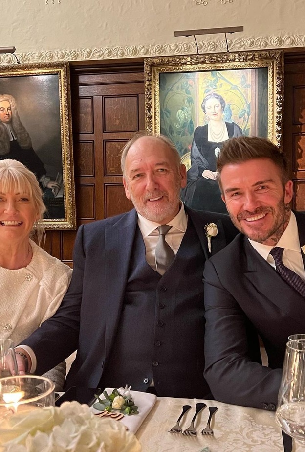 ديفيد بيكهام يحتفل بزواج والده