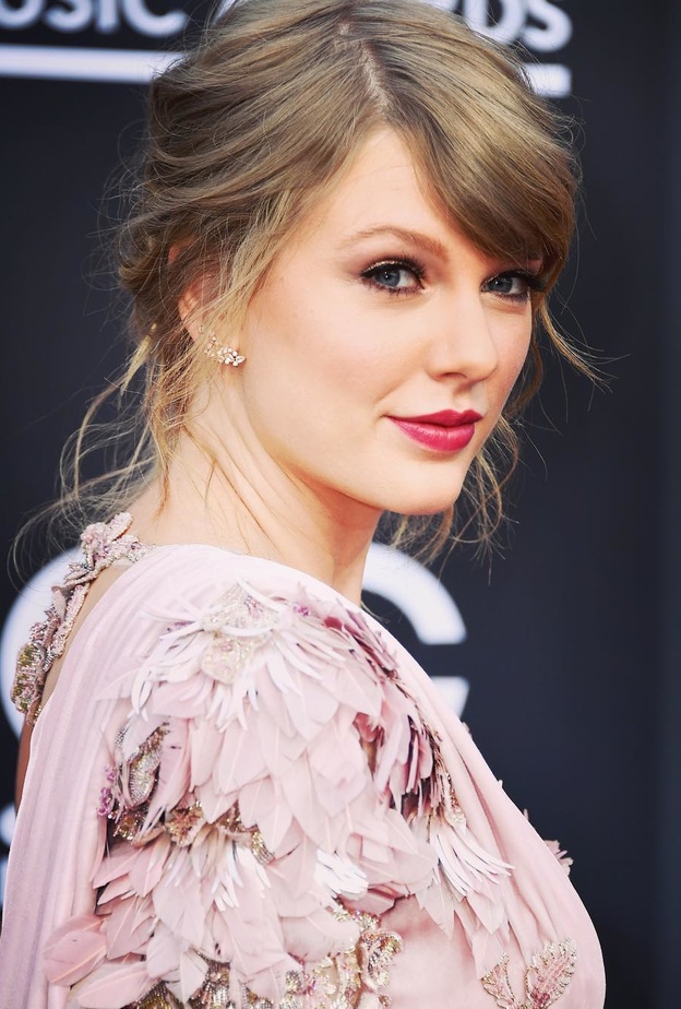 تايلور سويفت