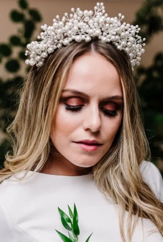 إطلالات عرائس حديثة بدون طرحة زفاف