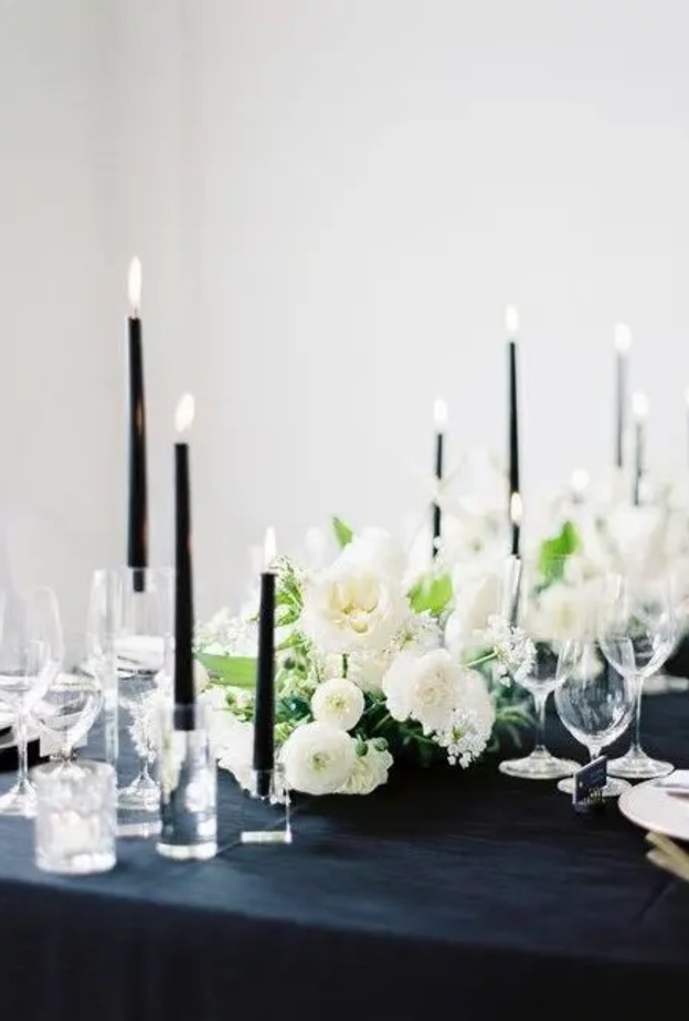 أفكار رائعة لديكور طاولات حفلات الزفاف باللونين الأسود والأبيض