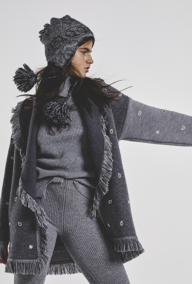 موديلات أطقم الصوف- طقم رمادي مميّز من Alanui