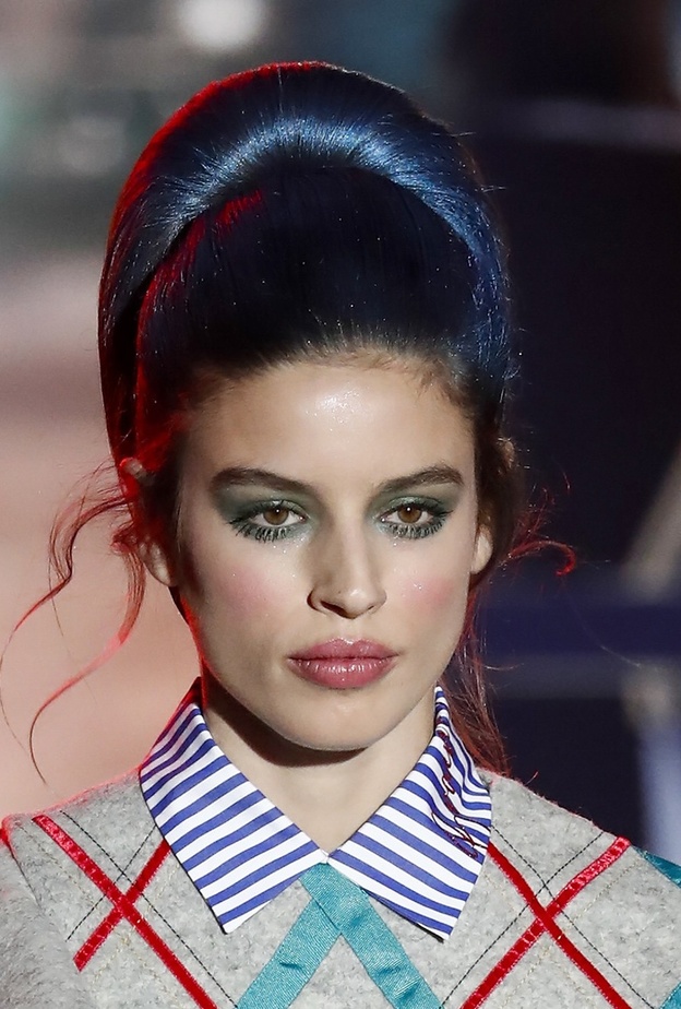 أفضل باليت ظلال عيون بدرجات الأخضر لإطلالة مشرقة في اليوم الوطني الإماراتي