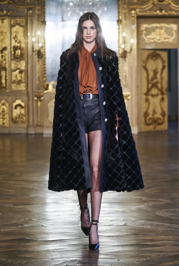 تصاميم كاب 2022- كاب فرو أسود مميّز من Braschi