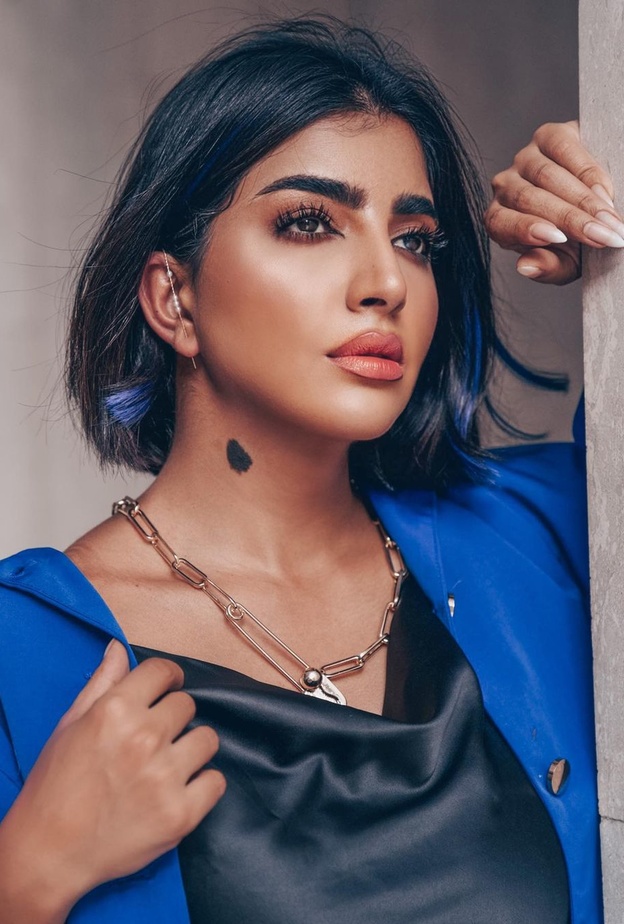 بثينة الرئيسي بـ نيو لوك شعر جريء في وداع عام 2021