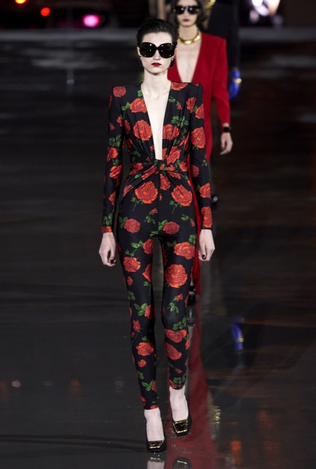 catsuit بنقشة الورود مع الأكمام الطويلة وقصة الـV neck