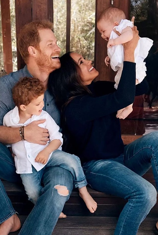 مصدر هاري وميغان أصابا القصر الملكي "بحيرة"