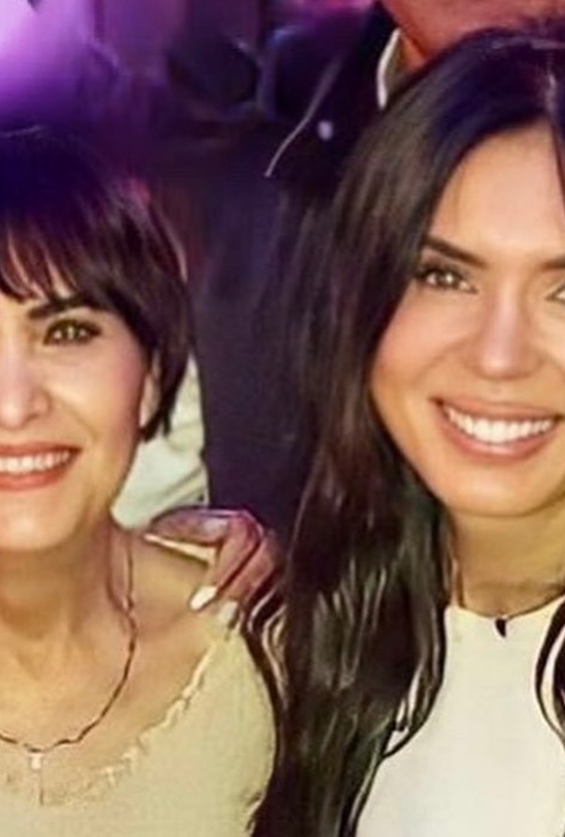 دينا ووالدتها