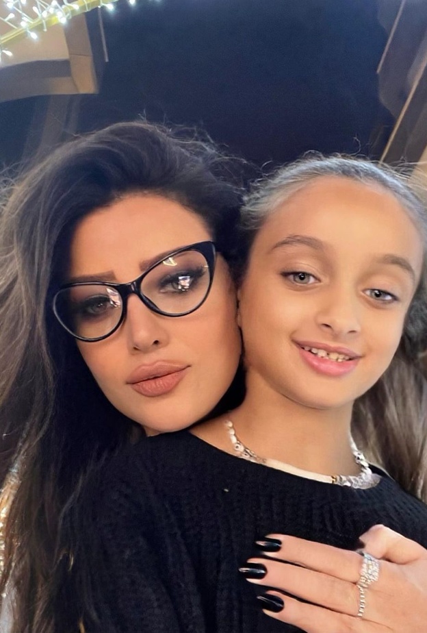 رضوى الشربيني وابنتها