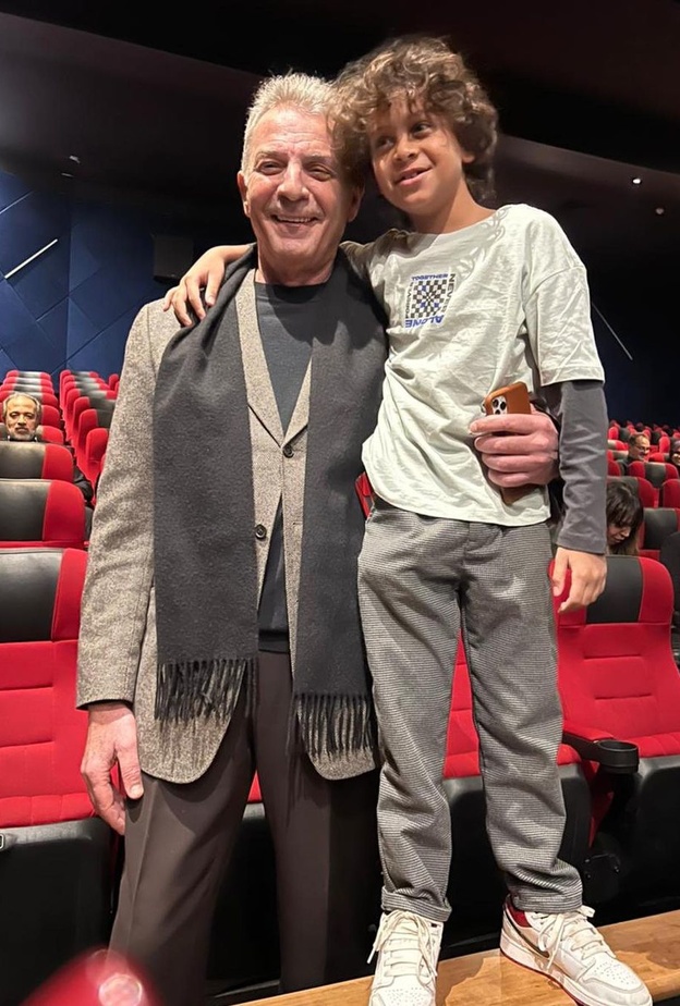 محمود حميدة وحفيده