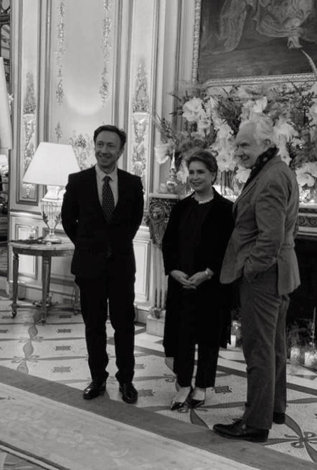 الدوقة الكبرى للكسمبورغ تحضر جلسة توقيع لكتابها الجديد في باريس