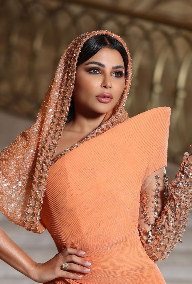 إطلالات مكياج النجمات العرب بأنامل الميكآب ارتست السعودية منى النعمان