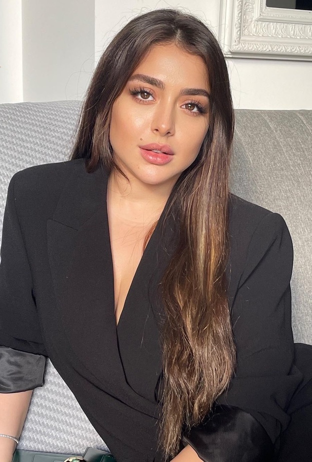 صور هيا مرعشلي تستعرض إطلالتها بدون مكياج وتُبرز عيوب بشرتها