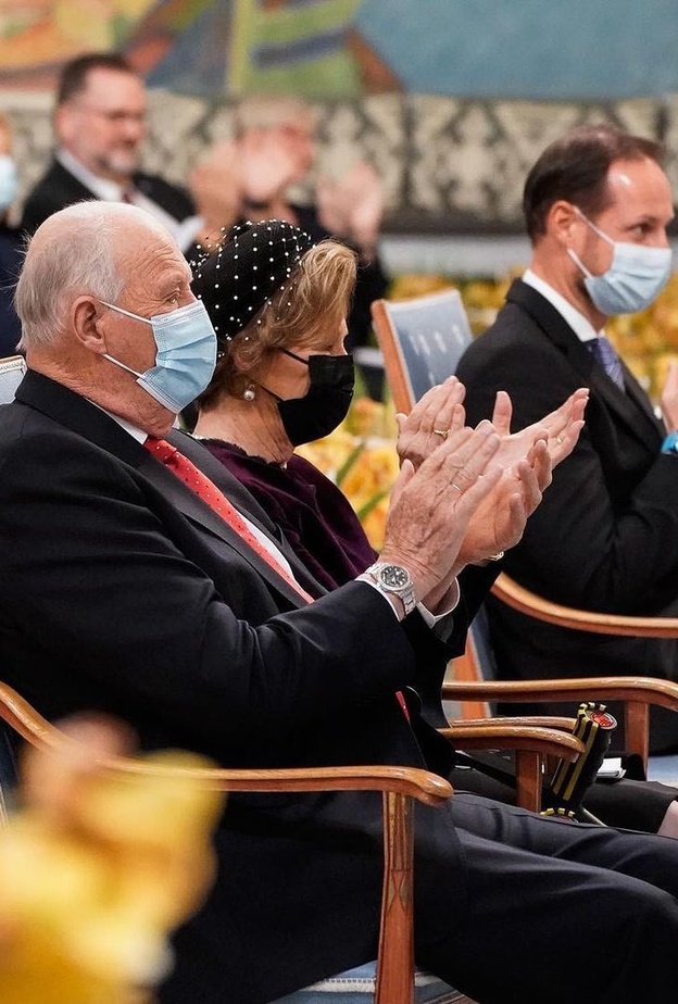 العائلة المالكة النرويجية في حفل تسليم جائزة نوبل للسلام 2021 في أوسلو