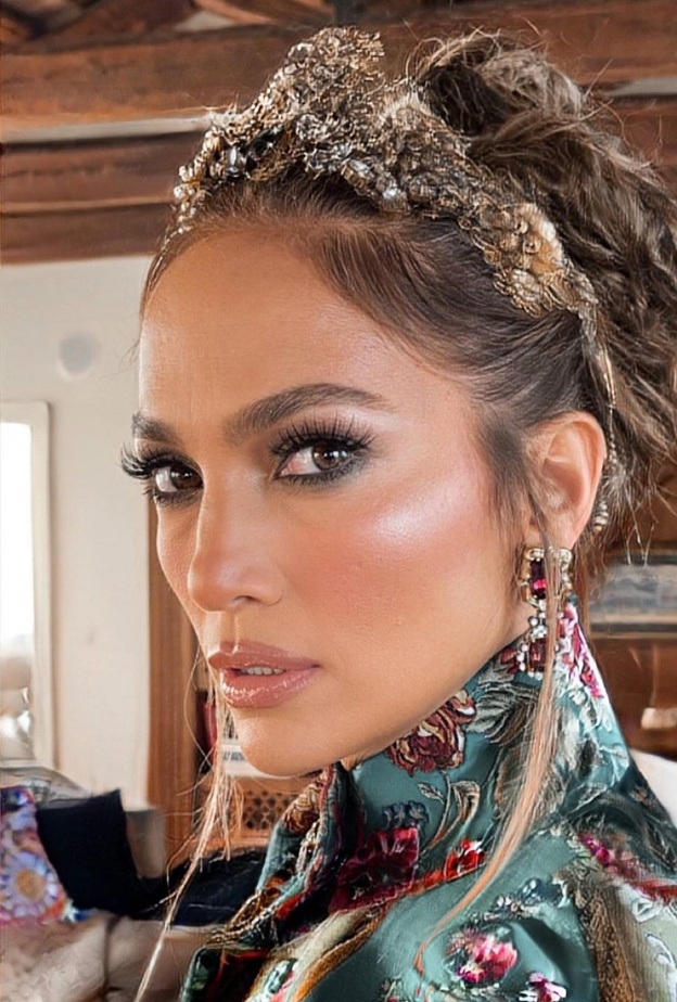 حصاد 2021.. أفضل إطلالات جينفير لوبيز الجمالية خلال هذا العام