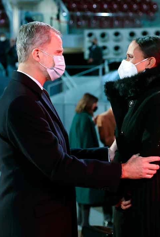 ملك وملكة إسبانيا ينعيان لاعب التنس الإسباني الشهير مانويل سانتانا