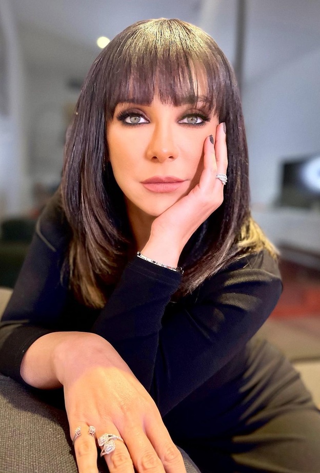 سلاف فواخرجي بإطلالة جمالية مفاجئة مع نهاية عام 2021