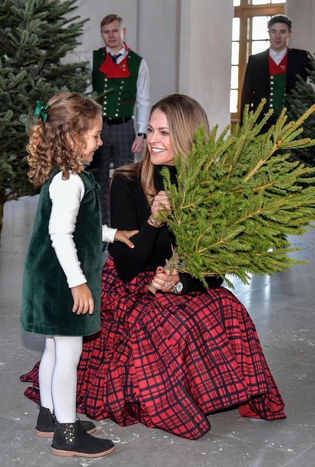 الأميرة مادلين وأطفالها يشاركون في مراسم خاصة بالقصر الملكي