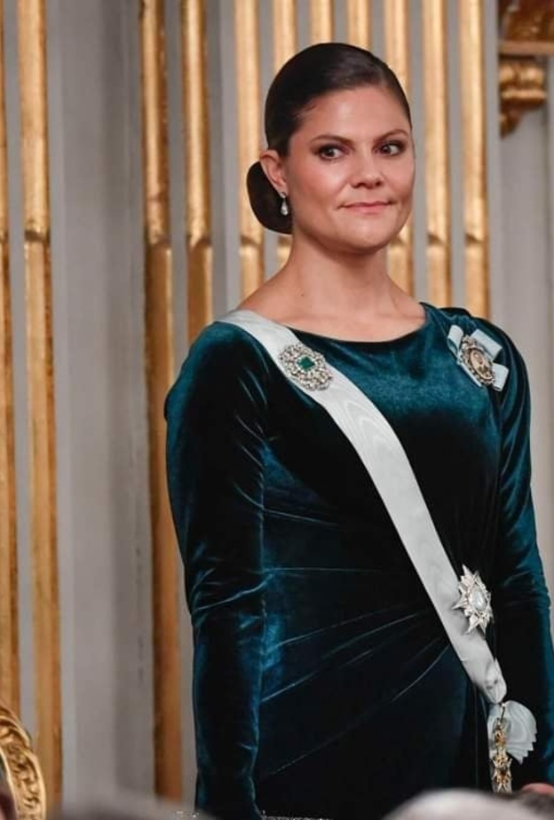  الأميرة فيكتوريا بإطلالة ساحرة في اجتماع رسمي جديد