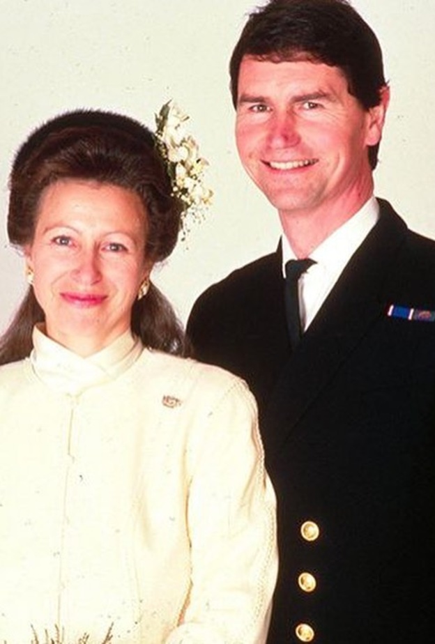 الأميرة آن تحتفل بالذكرى السنوية 19 لزواجها من سير تيموثي لورانس