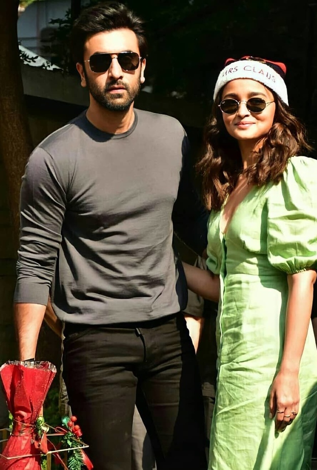 عائلة كابور تقيم حفل غدائها السنوي