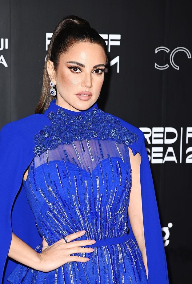 تسريحات شعر ومكياج النجمات في الحفل الختامي لمهرجان البحر الأحمر السينمائي 2021