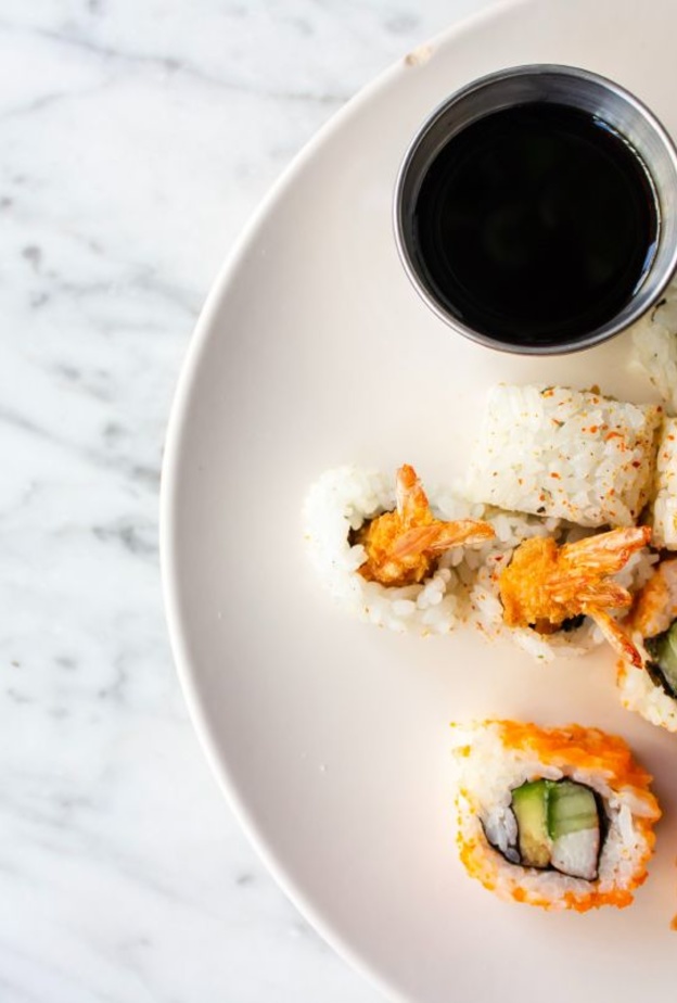 كيف يحمي تناول السوشي من فيروس كورونا