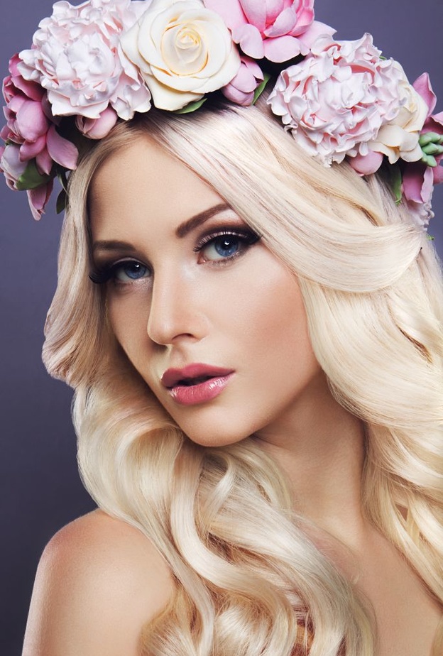 مكياج عيون سموكي وردي لعروس شتاء 2022