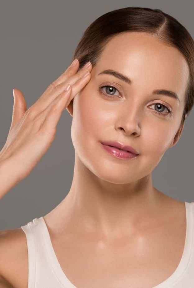 طريقة شد الجبين بالخيوط وأبرز نتائجها وأضرارها