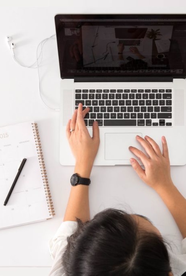 10 تمارين رياضية يمكنك ممارستها اثناء العمل