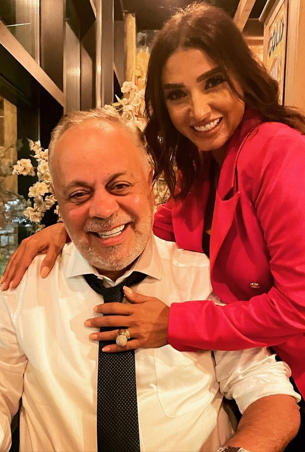 روجينا تحتفل بعيد ميلاد زوجها أشرف زكي برومانسية