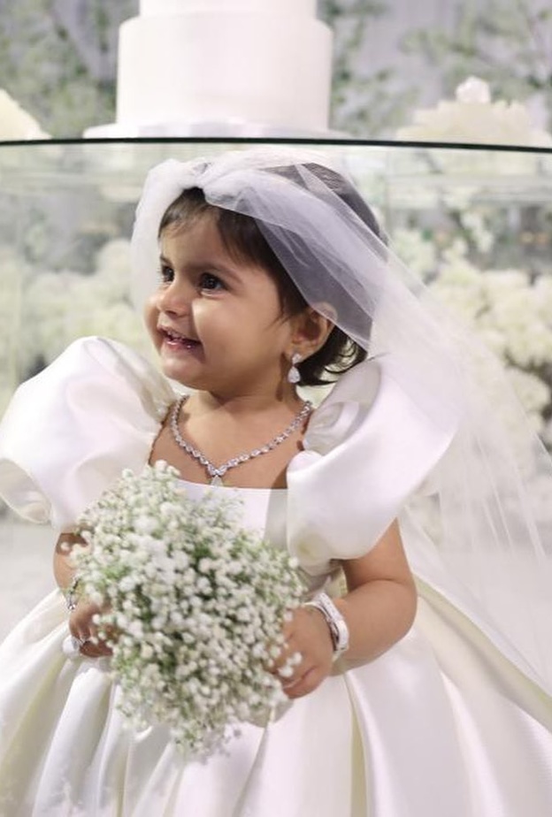 سارة الودعاني تحتفل بعيد ميلاد ابنتها على طريقة حفلات الزفاف ..بالصور