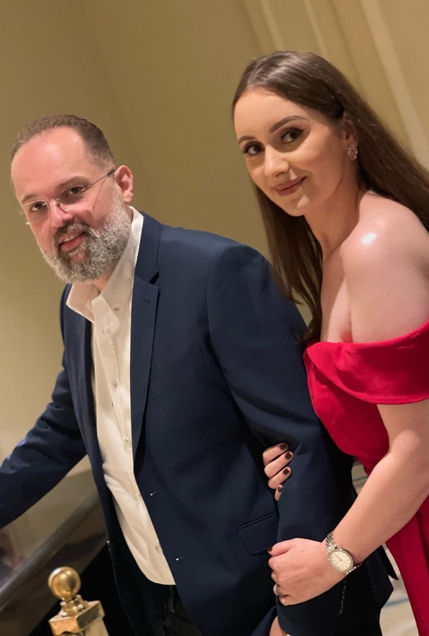 محمد محمود عبد العزيز وزوجته