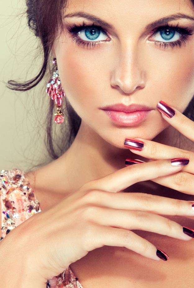 shutterstock_يجب أن تتبعي خطة منتظمة للحصول على بشرة رائعة ليلة رأس السنة 2022