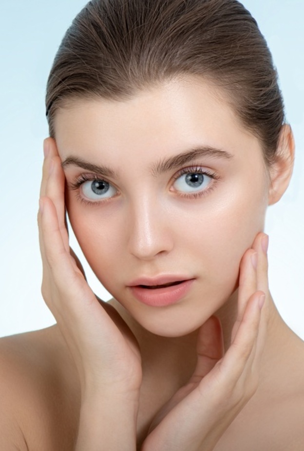 وصفات الألوفيرا لشد الجفون المترهلة قبل احتفالات نهاية العام