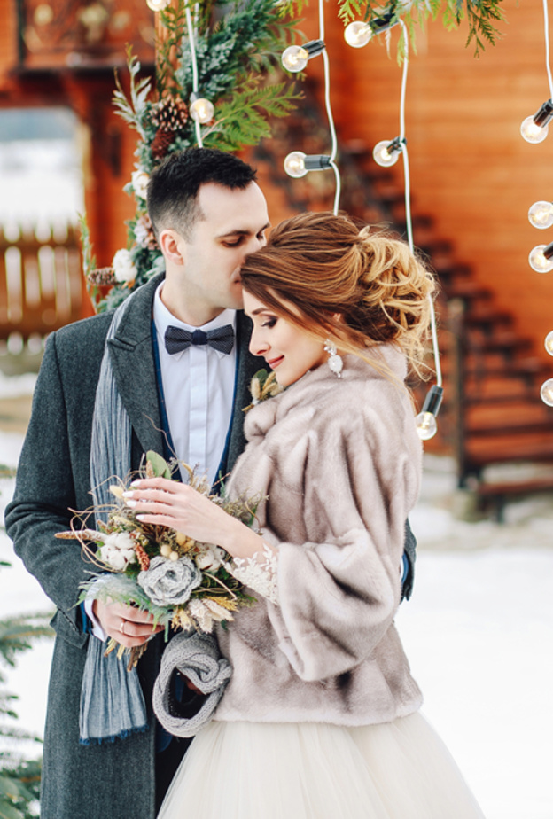 6 أشياء يجب وضعها في الاعتبار عند اختيار فستان زفاف شتوي