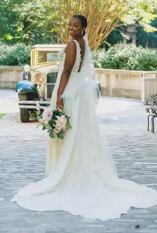 ماذا فعلت العروس بفستان زفاف والدتها من الثمانينيات ؟